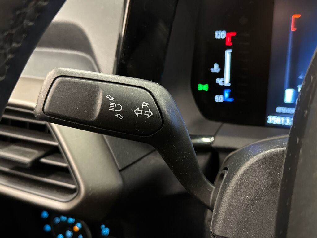 Ford Transit Courier 2024 Vihreä