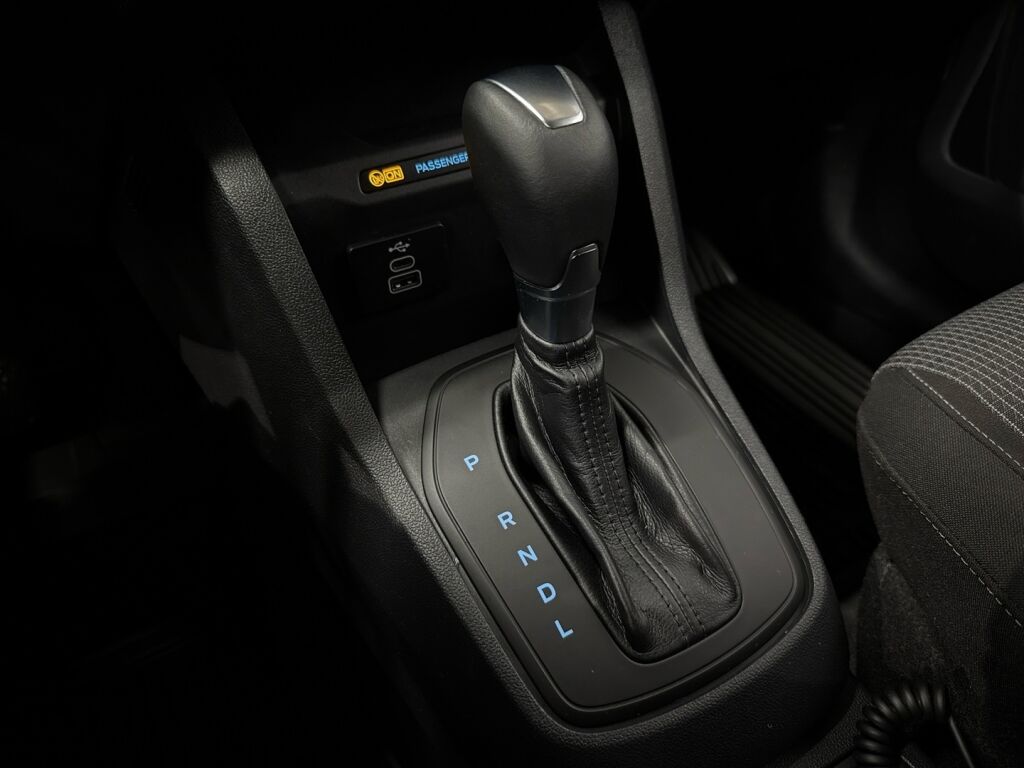 Ford Transit Courier 2024 Valkoinen