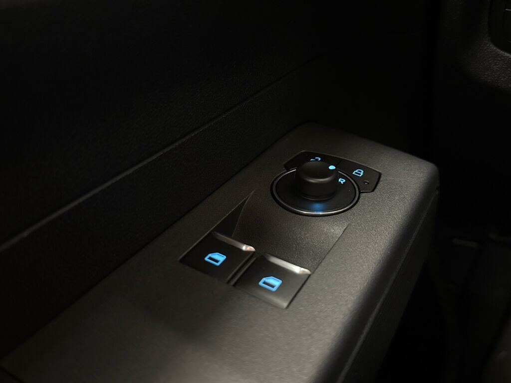 Ford Transit Courier 2024 Valkoinen