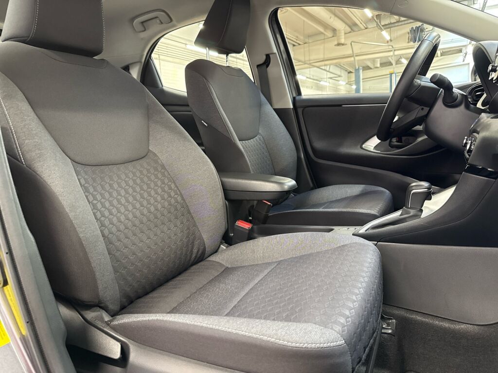 Toyota Yaris 2024 Harmaa