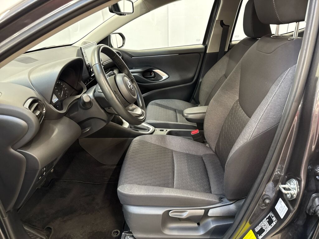 Toyota Yaris 2024 Harmaa