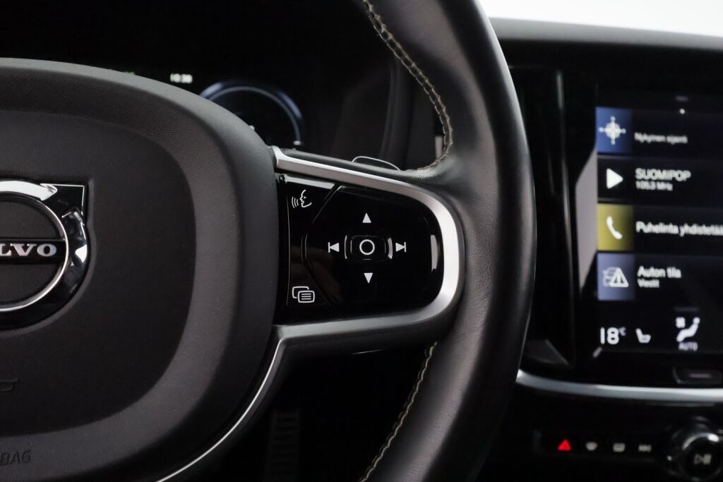 Volvo V60 2020 Musta