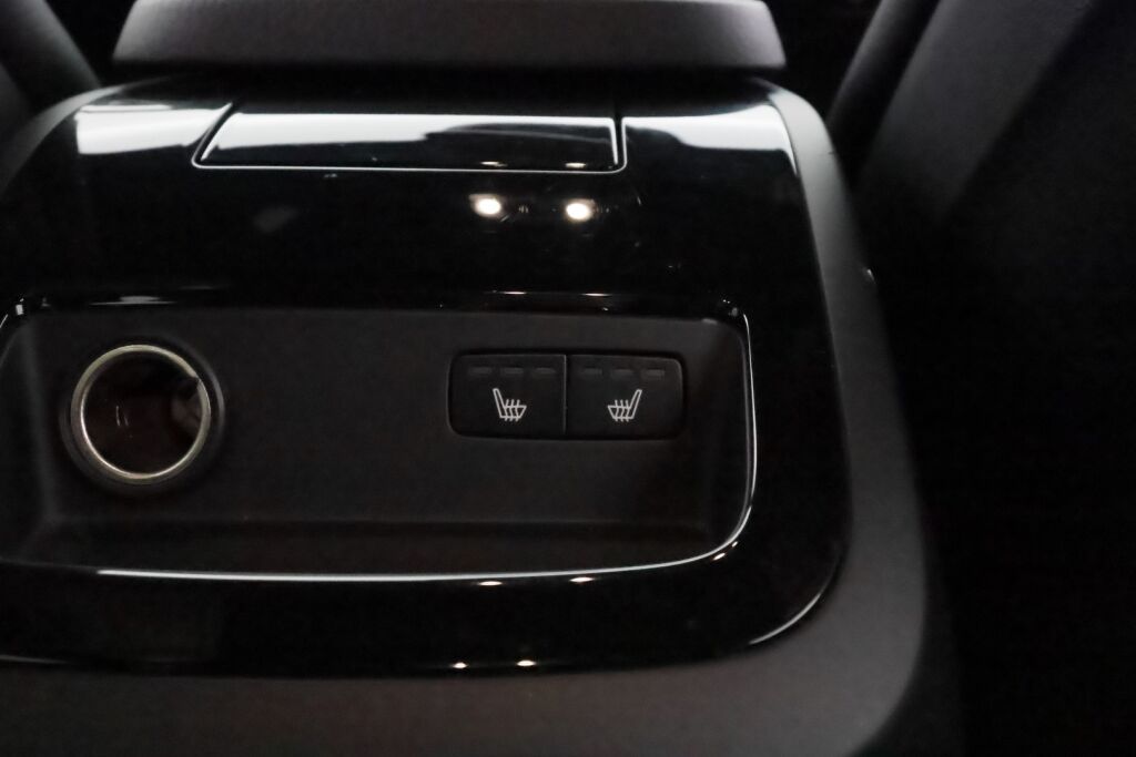 Volvo V60 2020 Musta