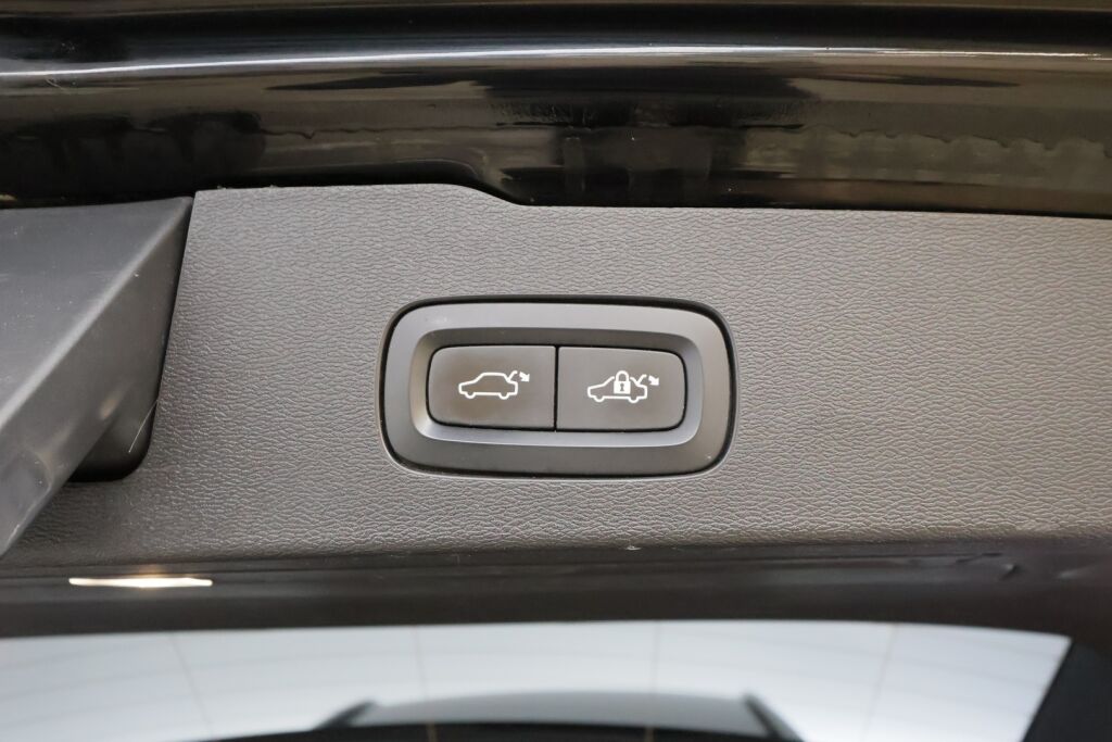 Volvo V60 2020 Musta