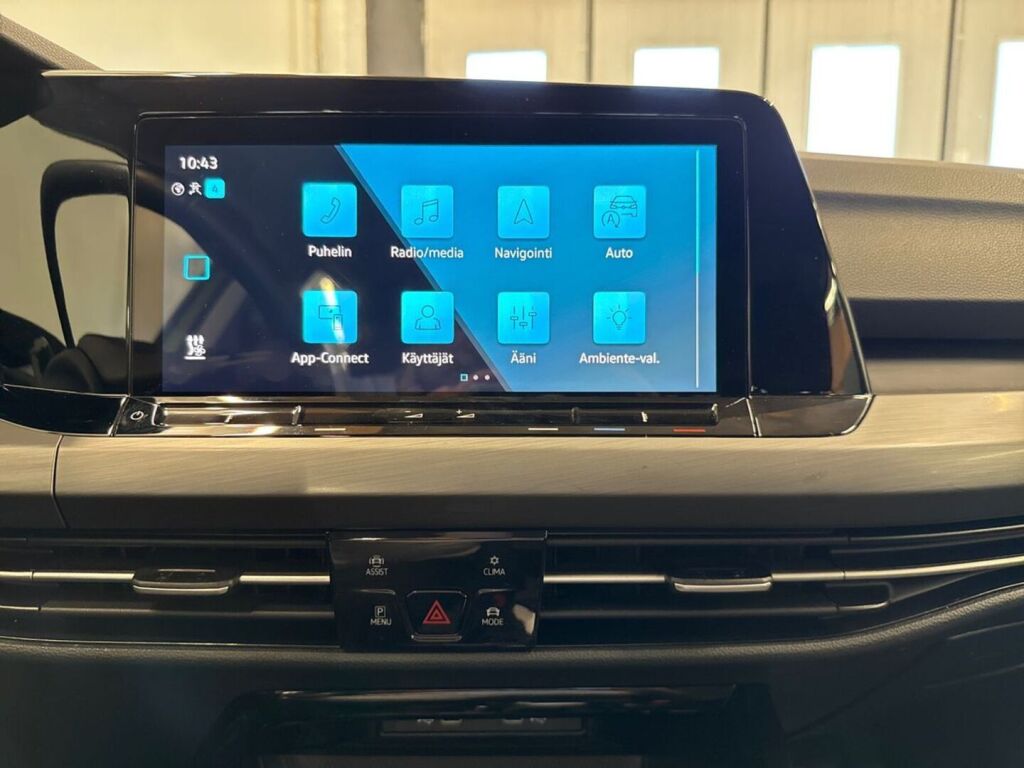 Volkswagen Golf 2024 Keltainen