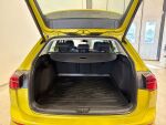 Volkswagen Golf 2024 Keltainen
