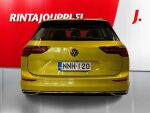 Volkswagen Golf 2024 Keltainen
