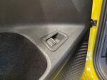 Volkswagen Golf 2024 Keltainen