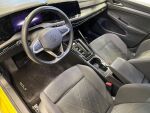Volkswagen Golf 2024 Keltainen