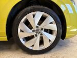 Volkswagen Golf 2024 Keltainen