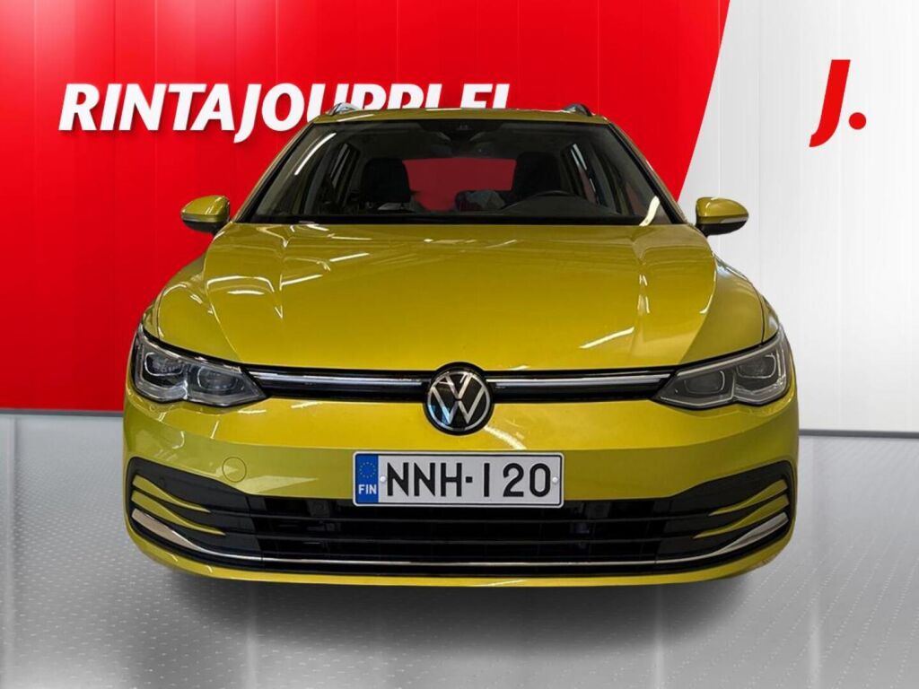 Volkswagen Golf 2024 Keltainen