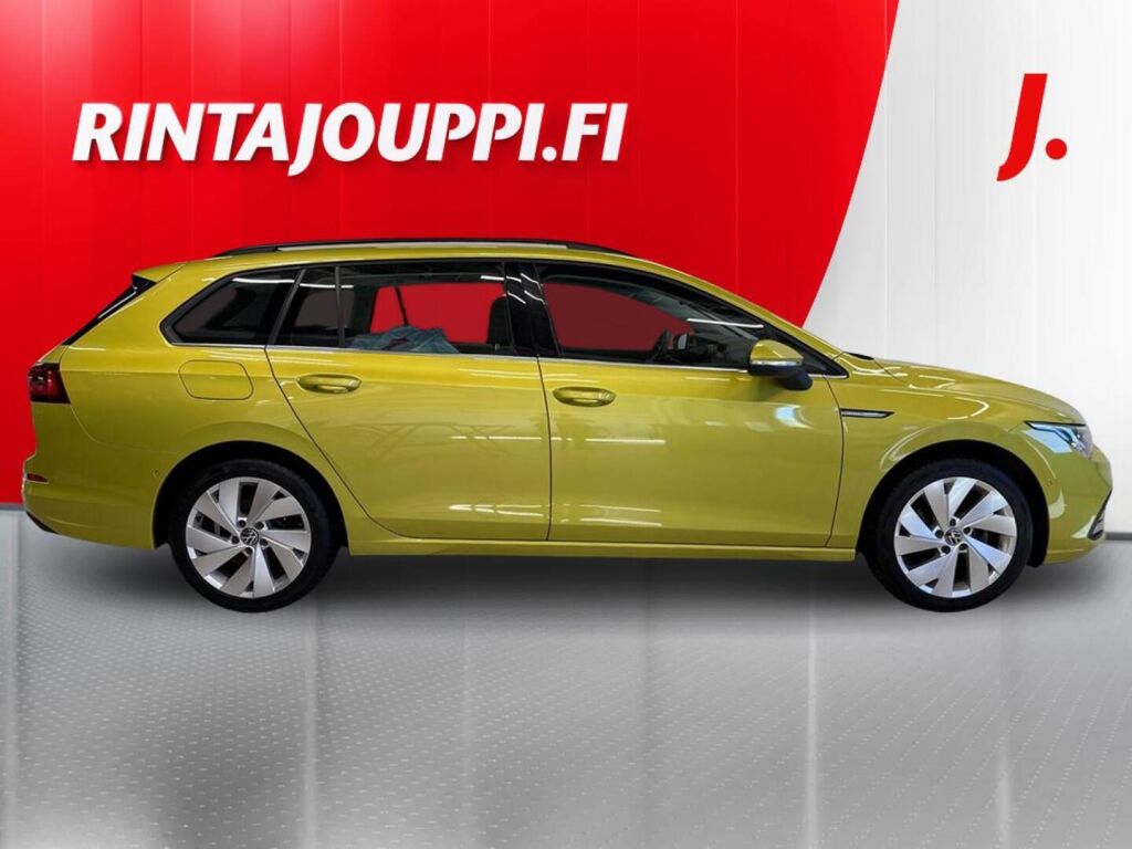 Volkswagen Golf 2024 Keltainen
