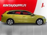 Volkswagen Golf 2024 Keltainen
