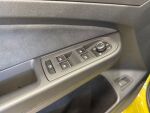Volkswagen Golf 2024 Keltainen
