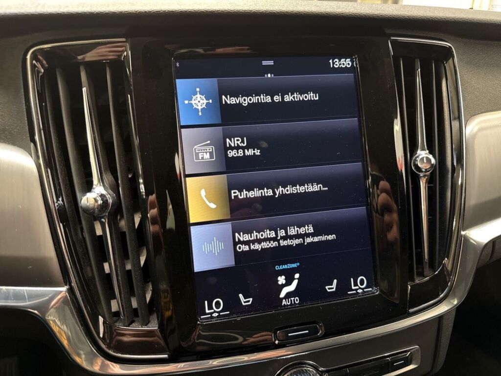 Volvo V90 2020 Musta