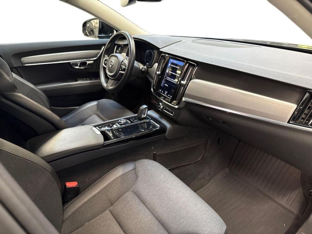 Volvo V90 2020 Musta