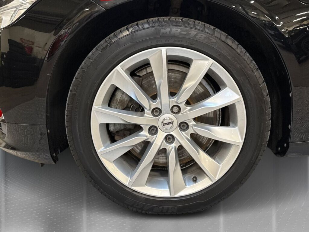 Volvo V90 2020 Musta