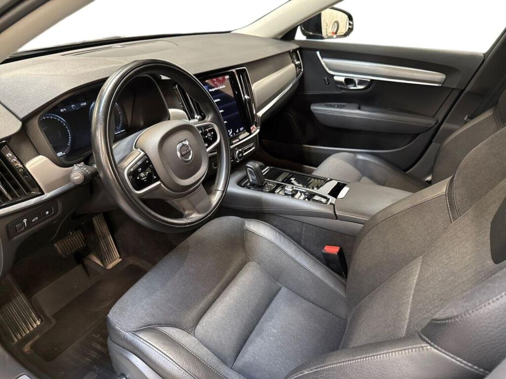 Volvo V90 2020 Musta