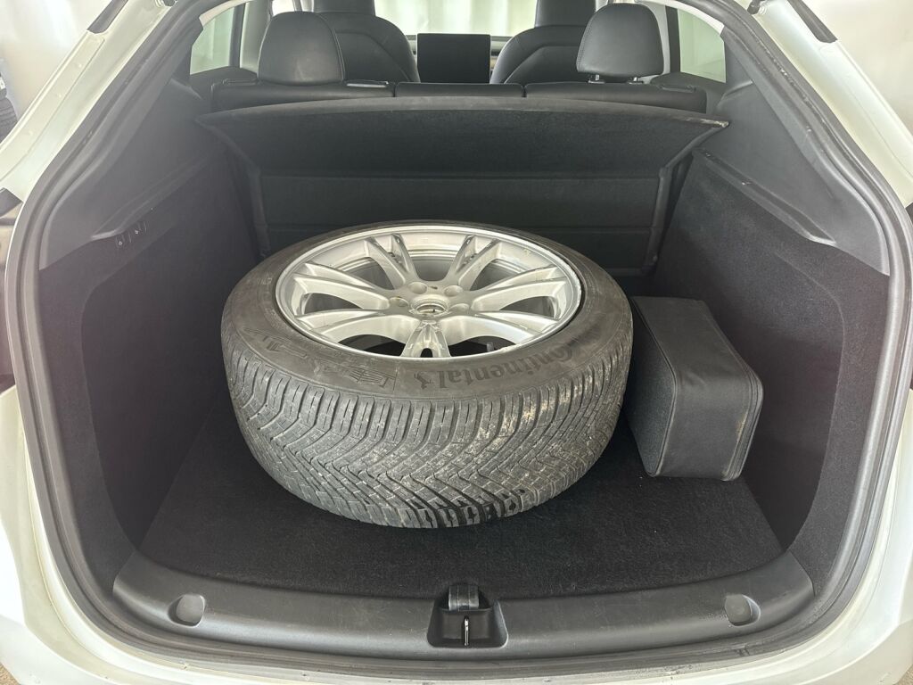 Tesla Model Y 2022 Valkoinen