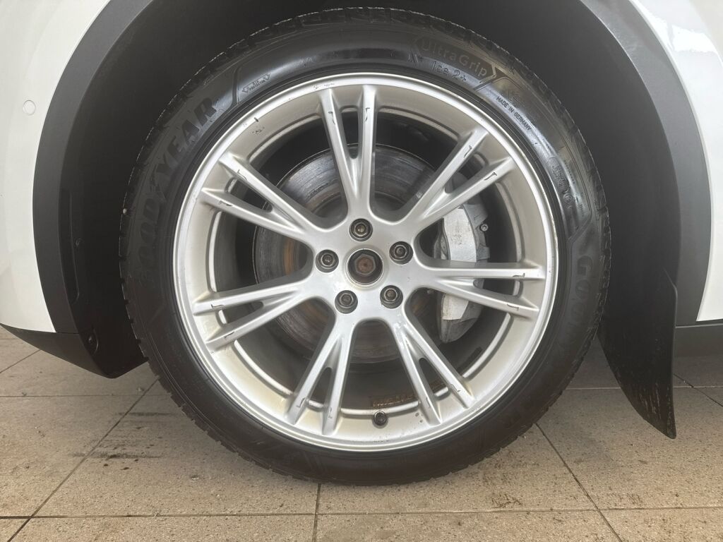 Tesla Model Y 2022 Valkoinen