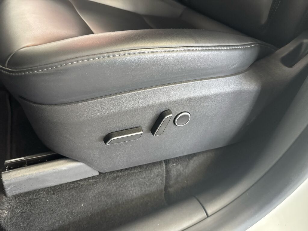 Tesla Model Y 2022 Valkoinen