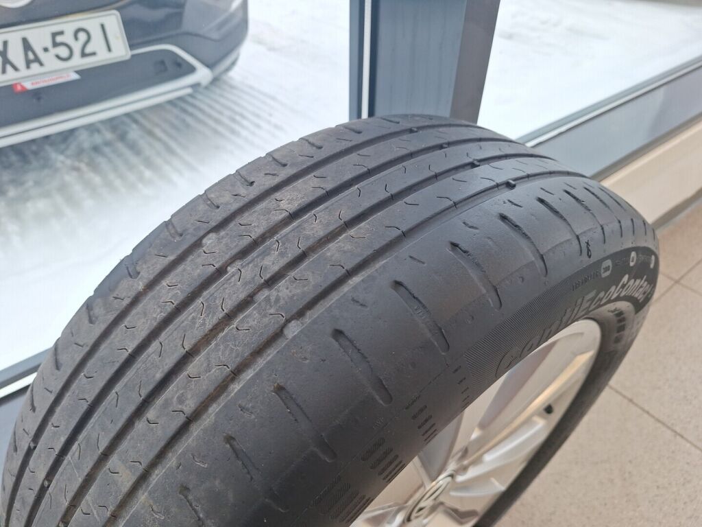 Volkswagen Golf 2019 Punainen