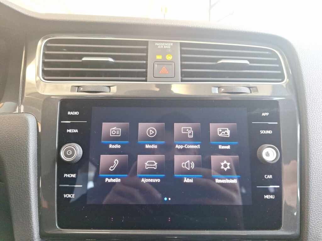 Volkswagen Golf 2019 Punainen