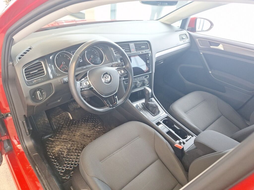 Volkswagen Golf 2019 Punainen