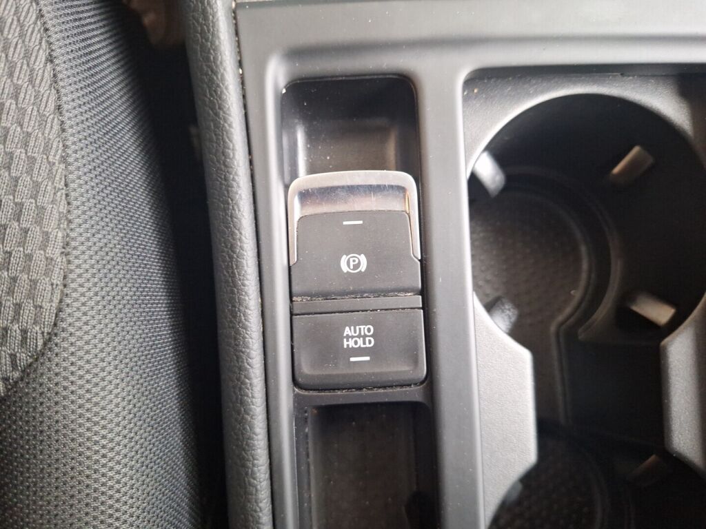 Volkswagen Golf 2019 Punainen