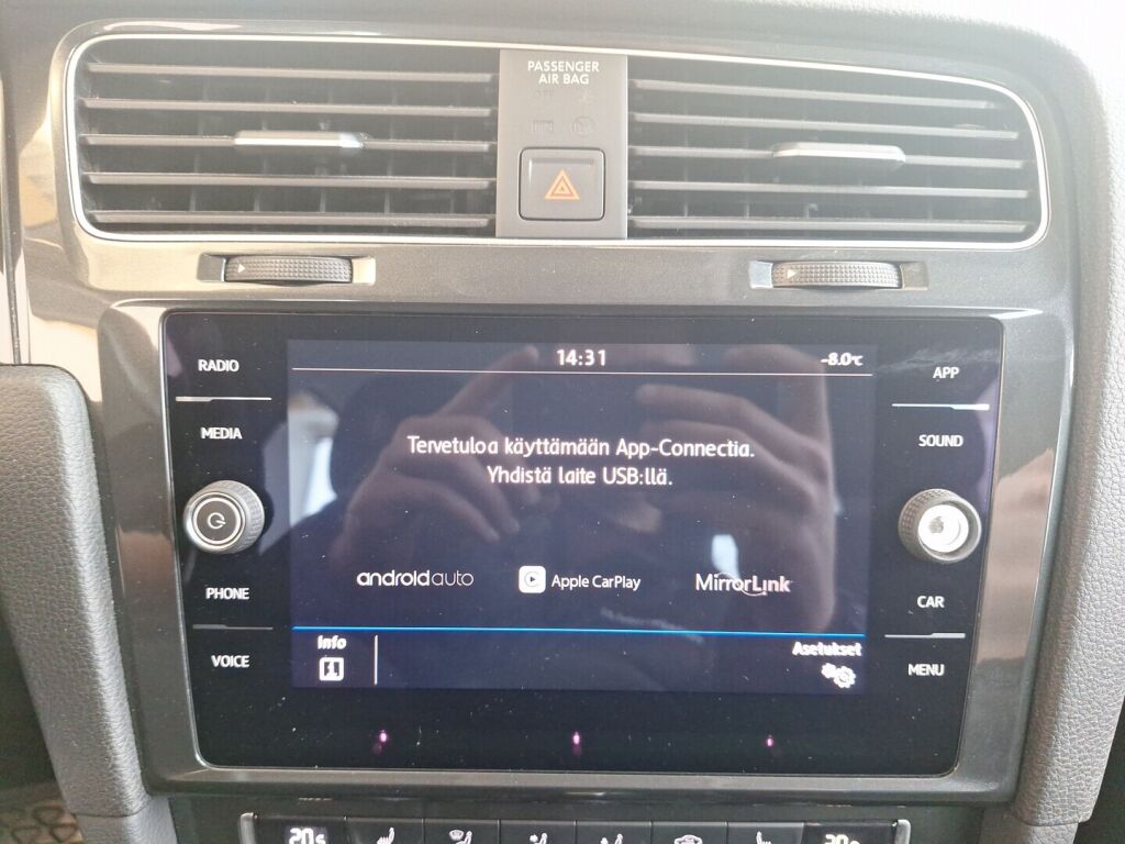 Volkswagen Golf 2019 Punainen