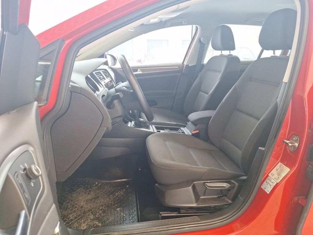 Volkswagen Golf 2019 Punainen