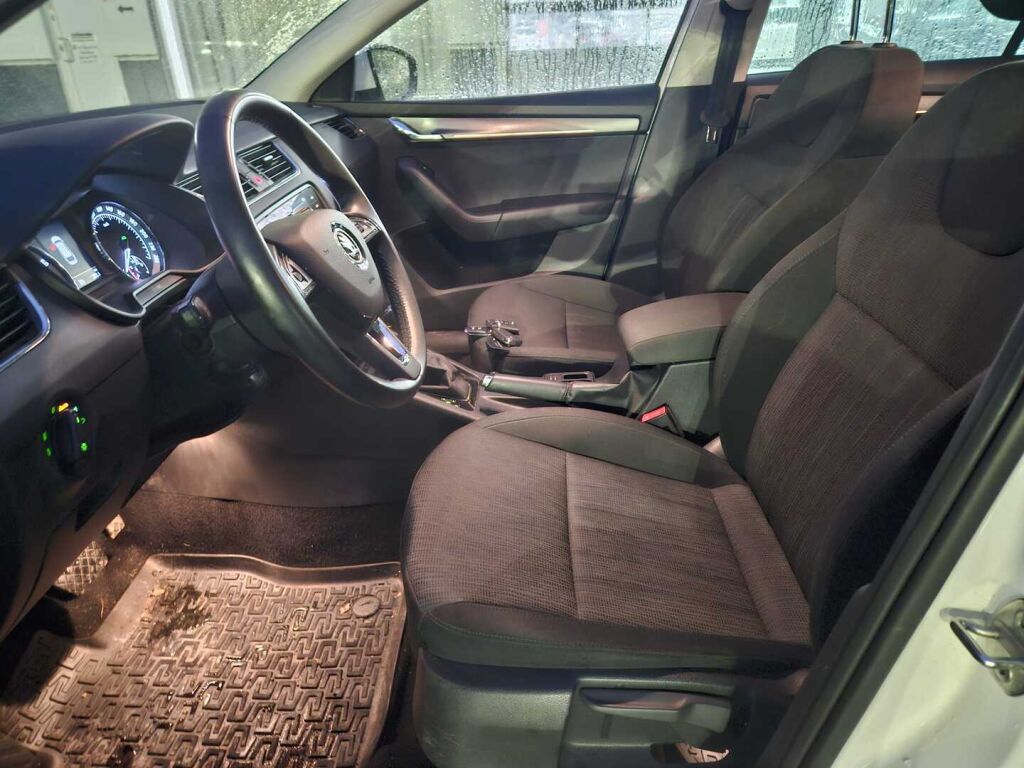 Skoda Octavia 2020 Valkoinen