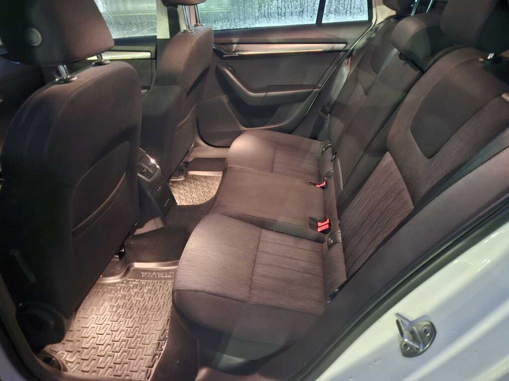 Skoda Octavia 2020 Valkoinen