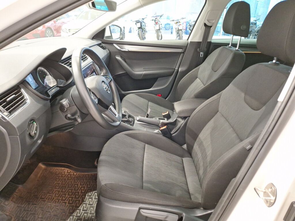 Skoda Octavia 2020 Valkoinen