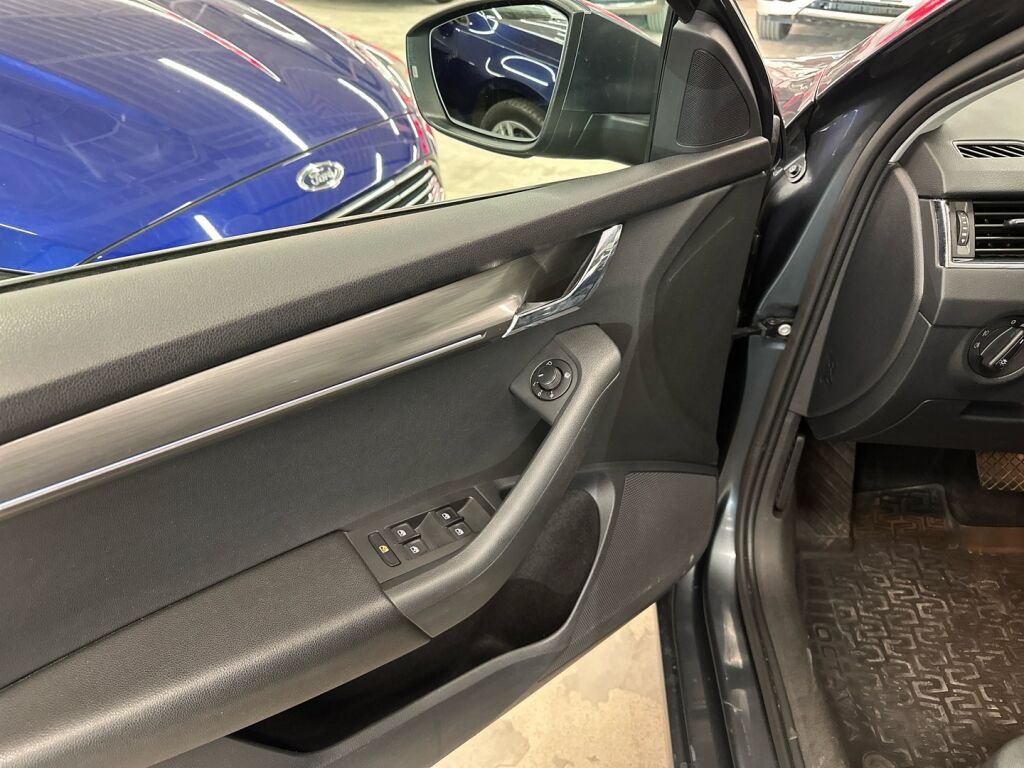 Skoda Octavia 2020 Harmaa