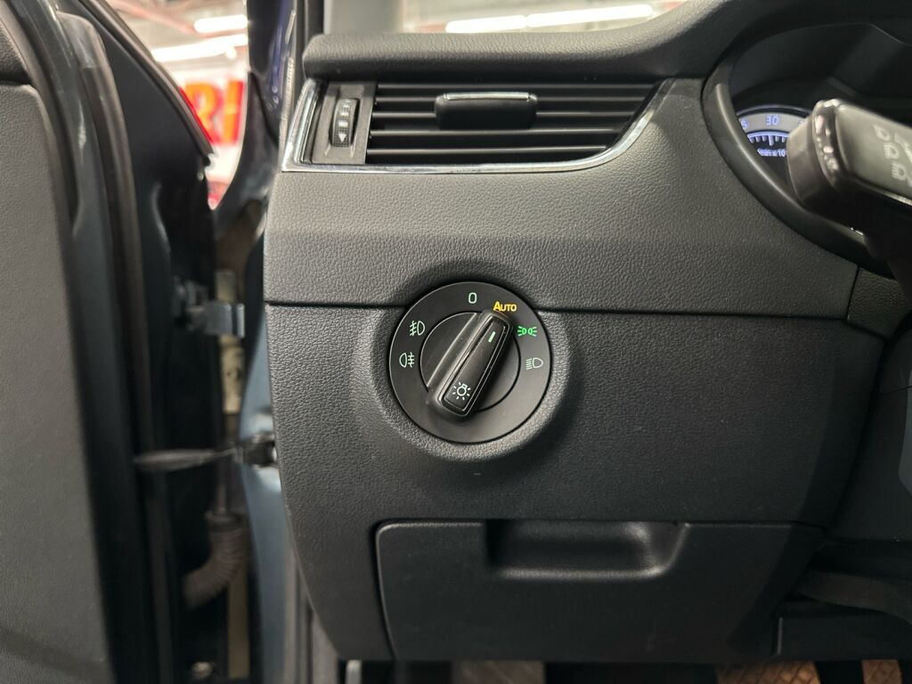 Skoda Octavia 2020 Harmaa