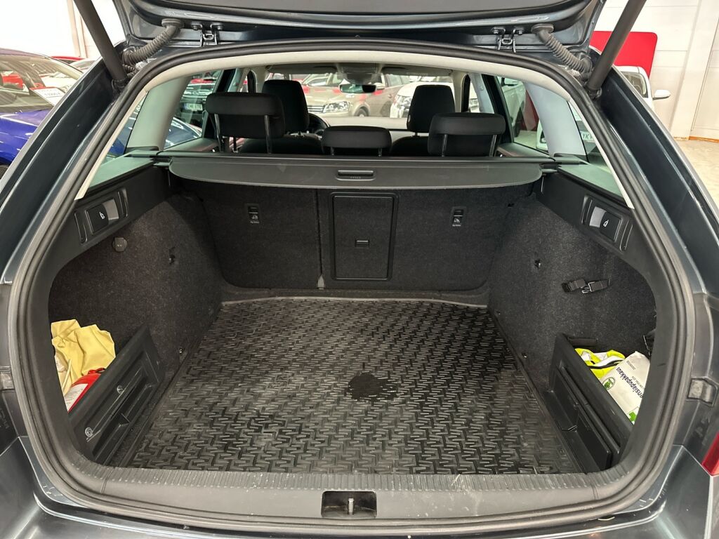 Skoda Octavia 2020 Harmaa