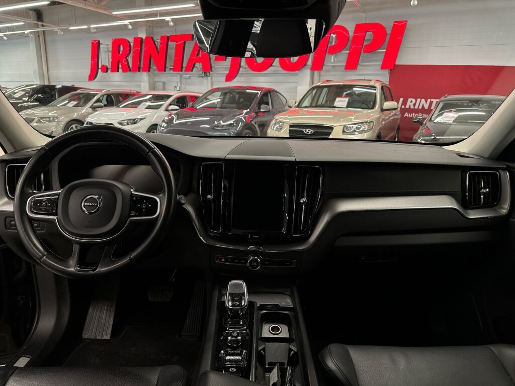Volvo XC60 2020 Musta
