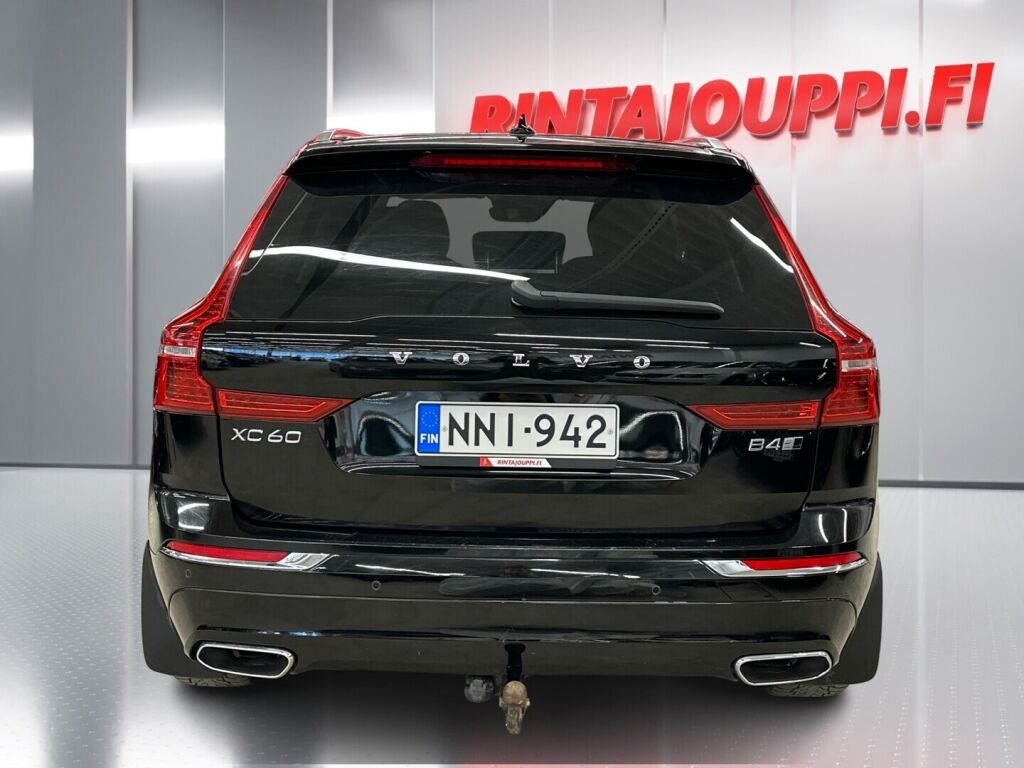 Volvo XC60 2020 Musta
