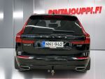 Volvo XC60 2020 Musta