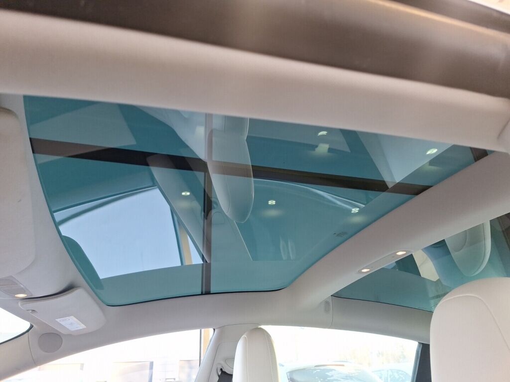 Tesla Model 3 2020 Punainen