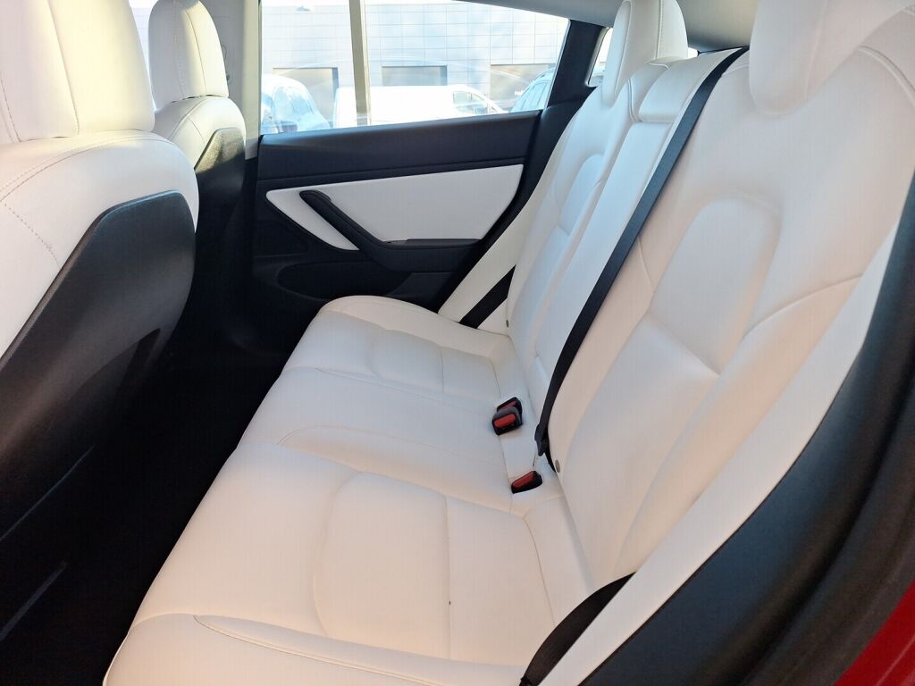 Tesla Model 3 2020 Punainen