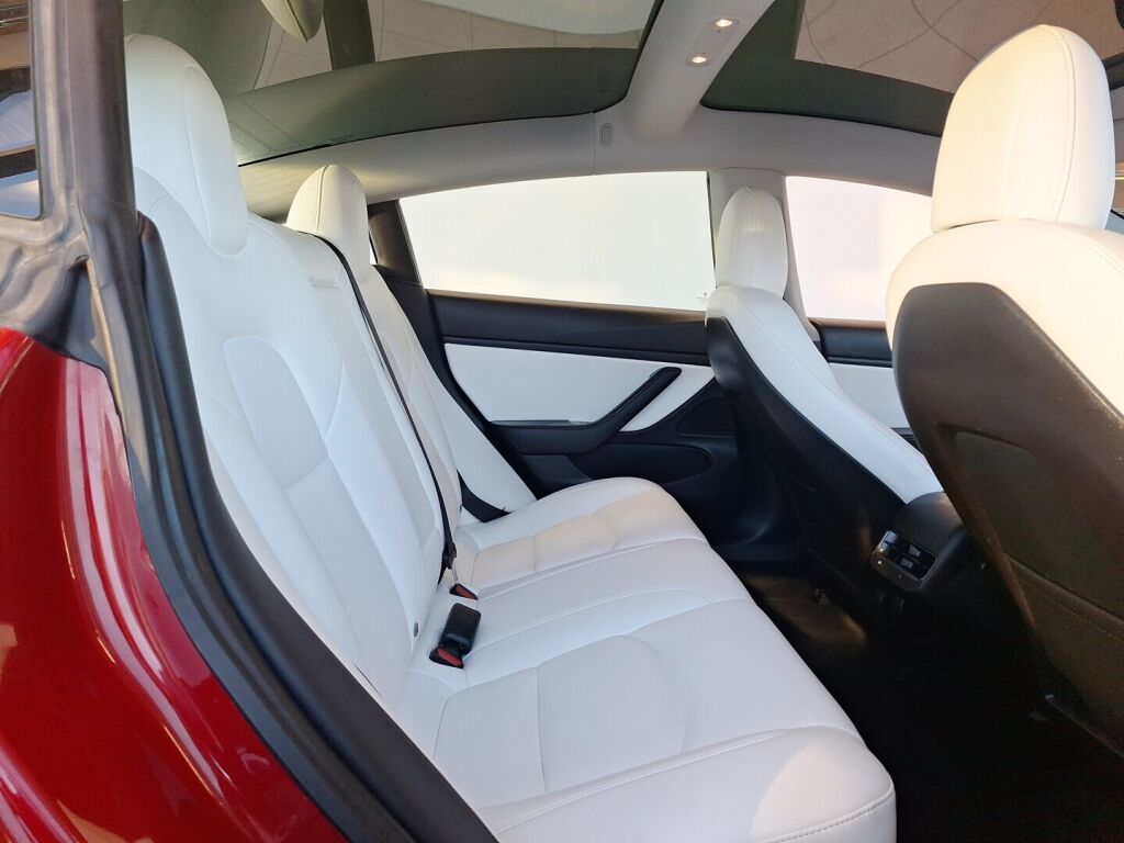 Tesla Model 3 2020 Punainen