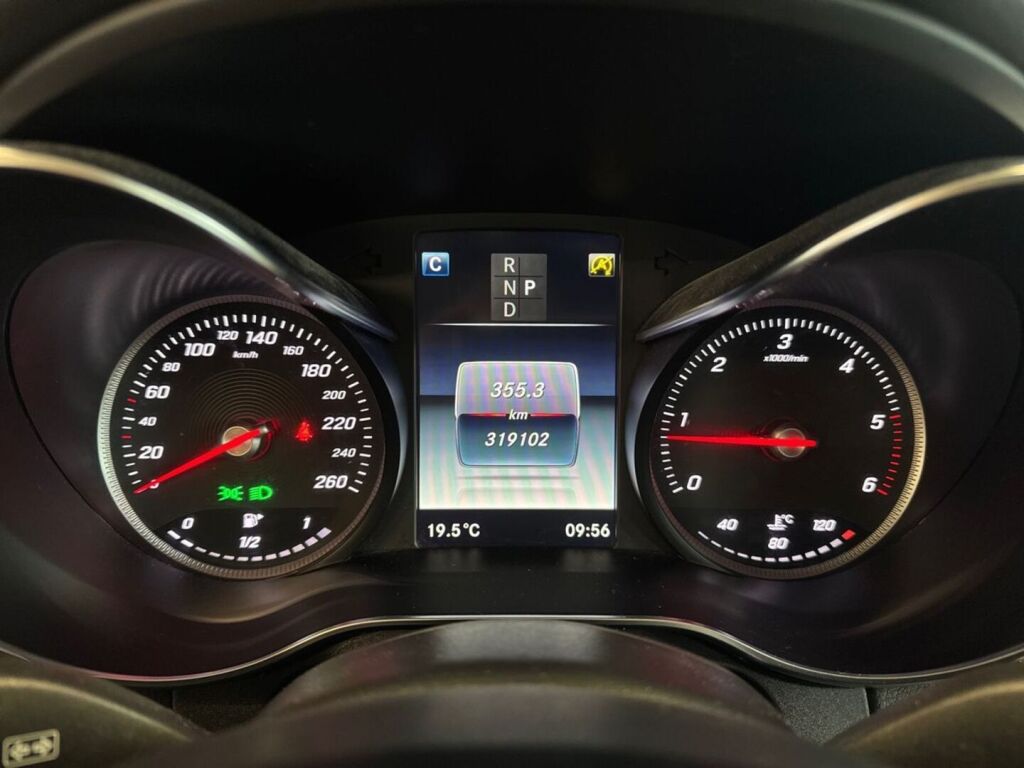Mercedes-Benz C 2017 Musta