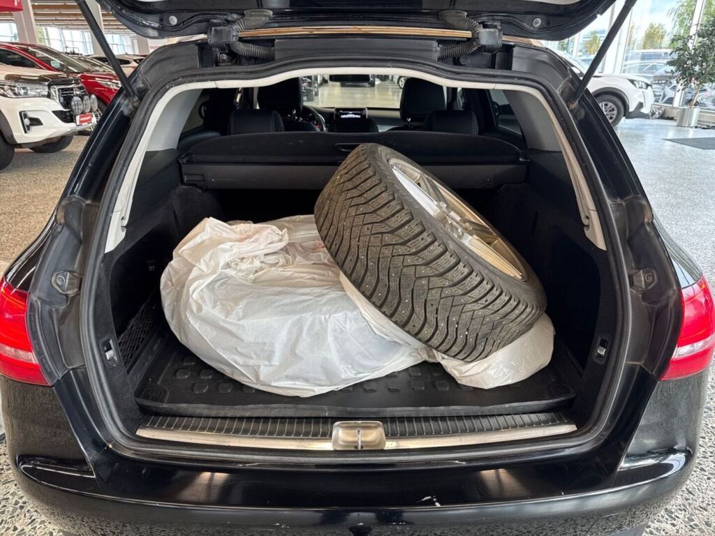 Mercedes-Benz C 2017 Musta