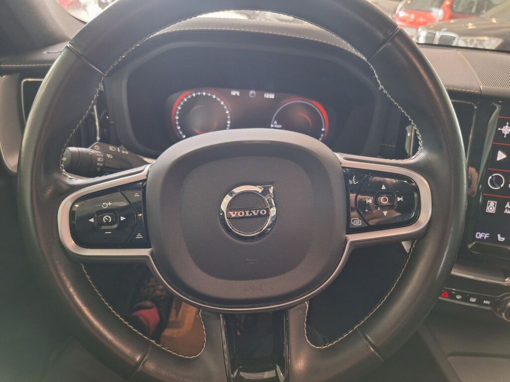Volvo XC60 2021 Sininen