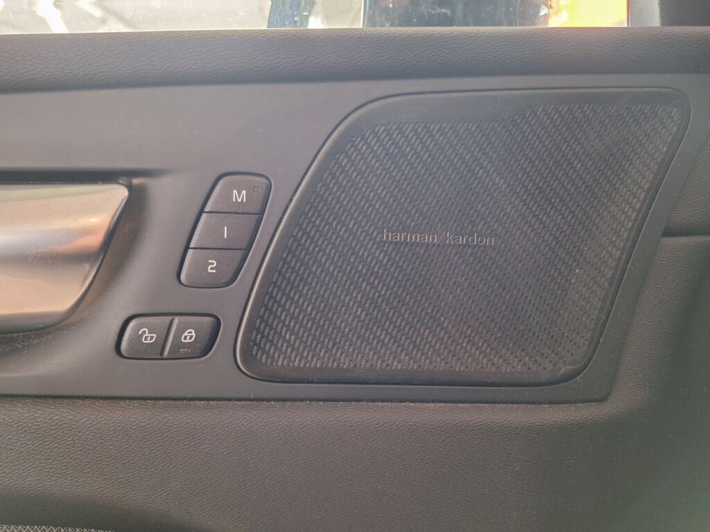 Volvo XC60 2021 Sininen
