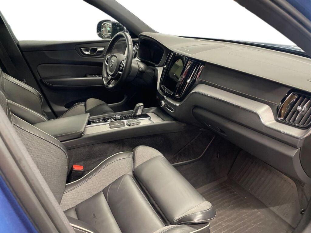 Volvo XC60 2021 Sininen