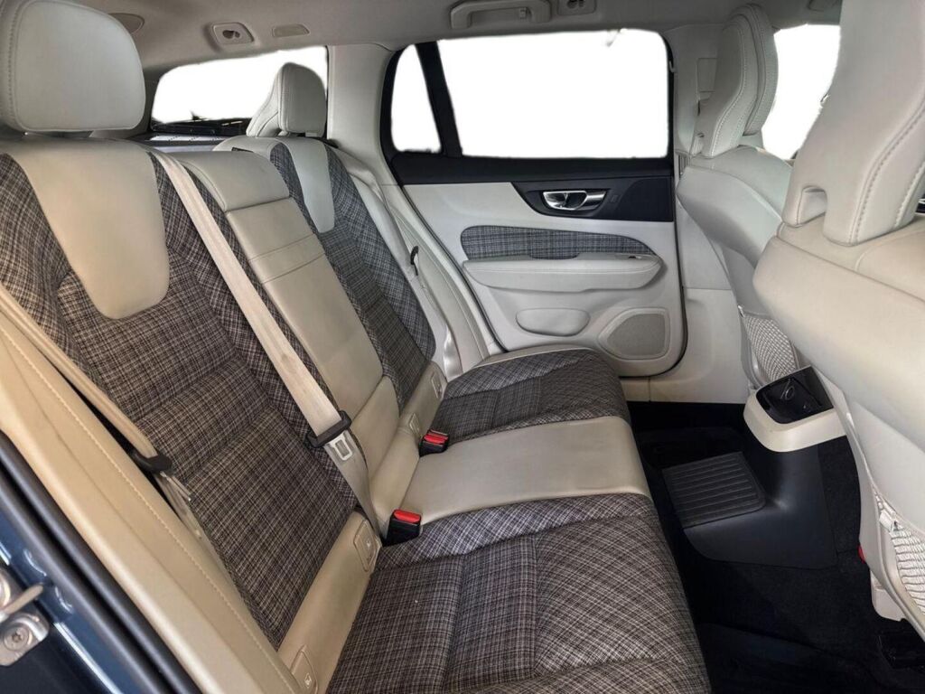 Volvo V60 2020 Sininen