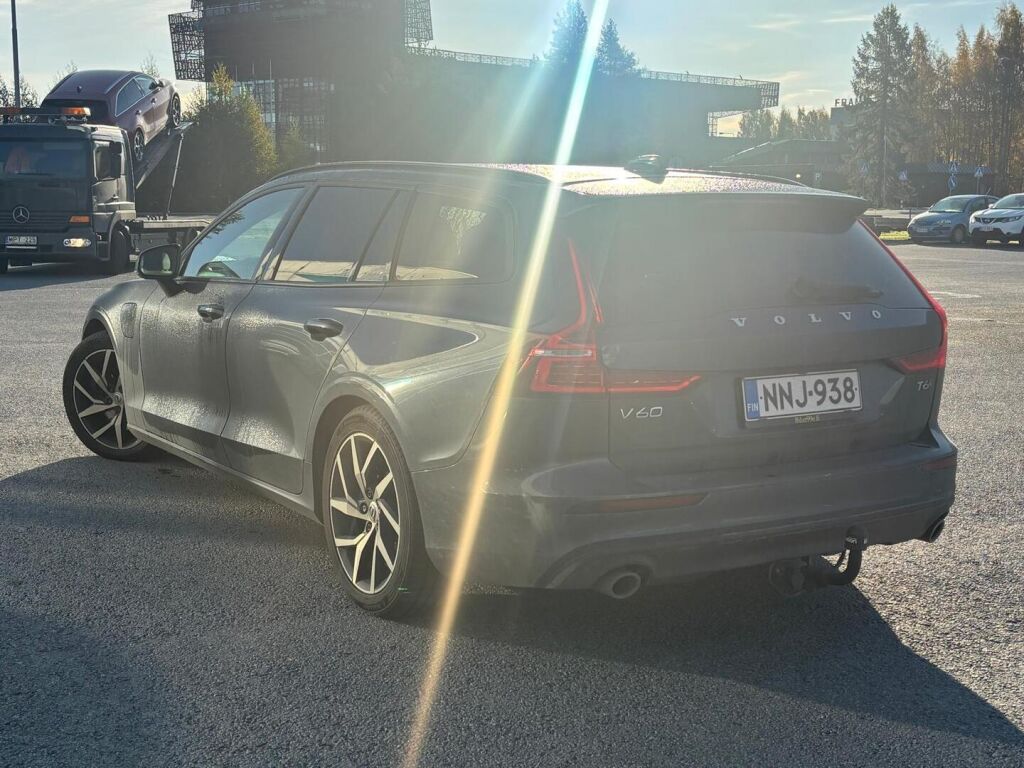 Volvo V60 2020 Sininen